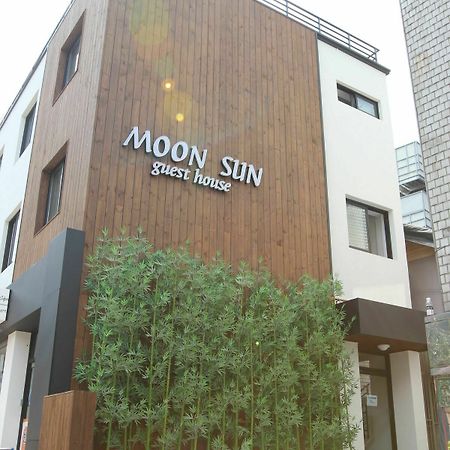 Moon Sun Guesthouse Seúl Exterior foto